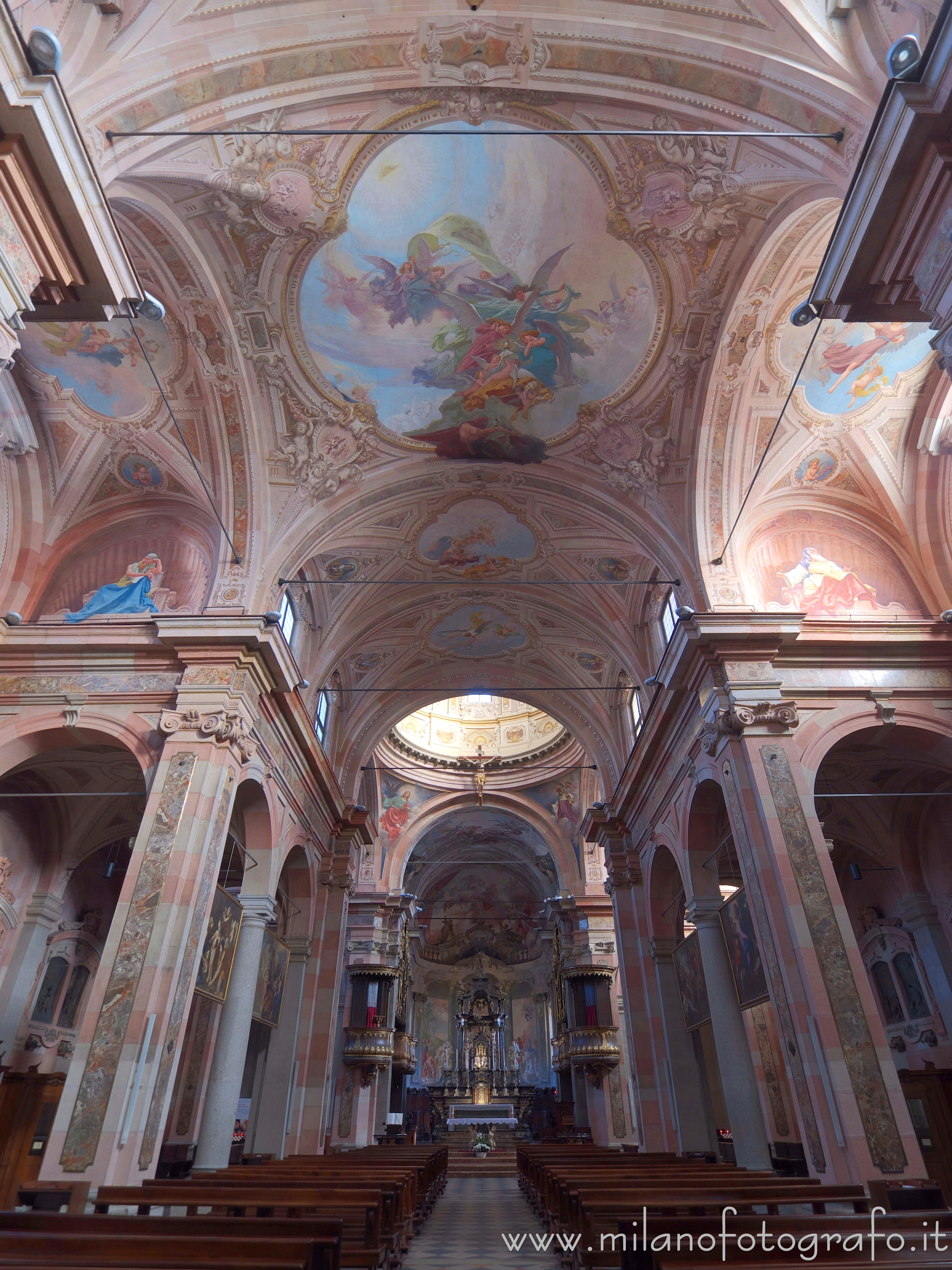 Busto Arsizio (Varese) - Volta del primo transetto e interni della Basilica di San Giovanni Battista